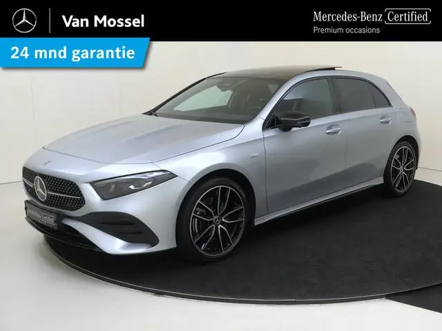 Mercedes-Benz A-klasse 250 e Business Solution AMG / Panoramadak/ Memory/ 19 inch/ Night/ 360 camera