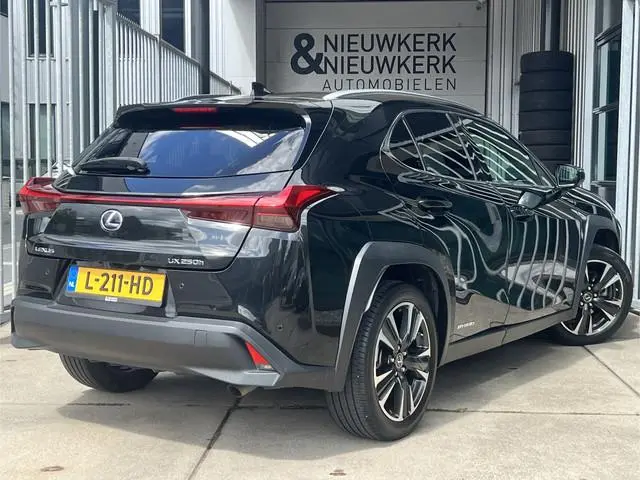 Lexus UX 250h Preference Line | CAMERA | CARPLAY / ANDROID | ADAPTIVE CRUISE CONTROL | PDC V+A | LMV...