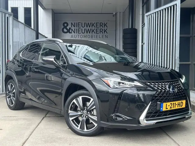 Lexus UX 250h Preference Line | CAMERA | CARPLAY / ANDROID | ADAPTIVE CRUISE CONTROL | PDC V+A | LMV...