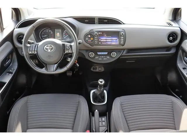 Toyota Yaris 1.5 VVT-i Aspiration handgeschakeld Navi, Camera, Safety Sense, Allseason banden