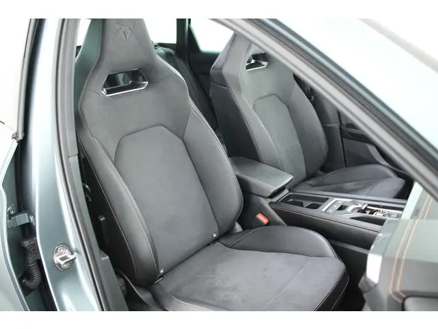 CUPRA Leon Sportstourer 1.5 TSI 272pk e-Hybrid VZ Performance Sennheiser Camera Memory Keyless Virtu...