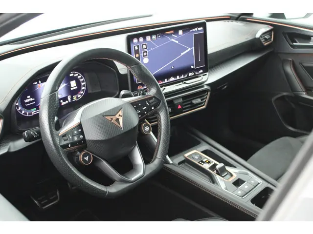 CUPRA Leon Sportstourer 1.5 TSI 272pk e-Hybrid VZ Performance Sennheiser Camera Memory Keyless Virtu...