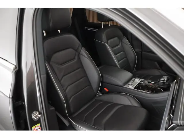 Volkswagen Touareg 3.0 TSi eHybrid 380pk 4MOTION Elegance Stoelventilatie 360Camera Trekhaak Keyless...