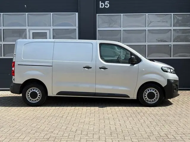 Opel Vivaro Automaat 2.0 CDTI 144PK L2 / Camera / Cruise / PDC / Carplay / Navi / Airco / Flippers