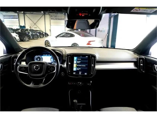 Volvo XC40 1.5 T4 155kW/211pk DCT7 Recharge R-Design PANORAMADAK + PILOT ASSIST + SPORTSTOELEN + 360...
