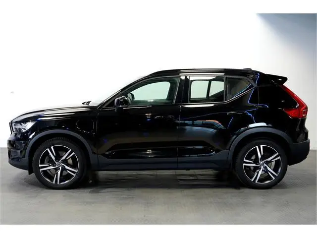 Volvo XC40 1.5 T4 155kW/211pk DCT7 Recharge R-Design PANORAMADAK + PILOT ASSIST + SPORTSTOELEN + 360...