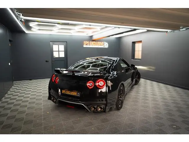 Nissan GT-R