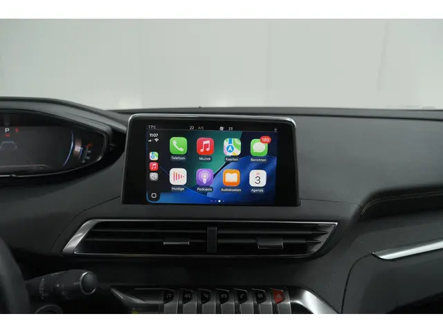 Peugeot 5008 PureTech 130 EAT8 GT Line | 7 Zitplaatsen | Trekhaak | Stoelverwarming | Apple Carplay
