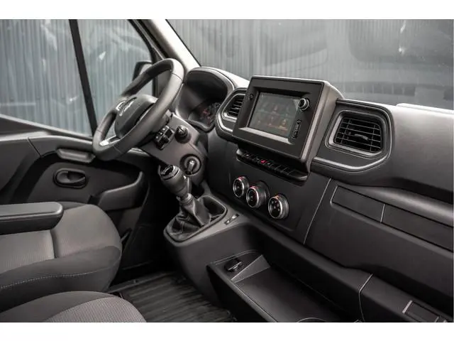 Renault Master Bleu DCI 135PK | L2H2 | Nieuw | Navi | 3-Zits | LED | Cruise | Airco