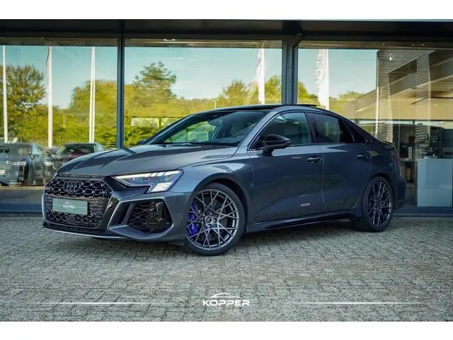 Audi A3 Limousine 2.5 TFSI RS 3 quattro / 1 van 300 / Keramisch / Pano / Kuipstoelen / B&O
