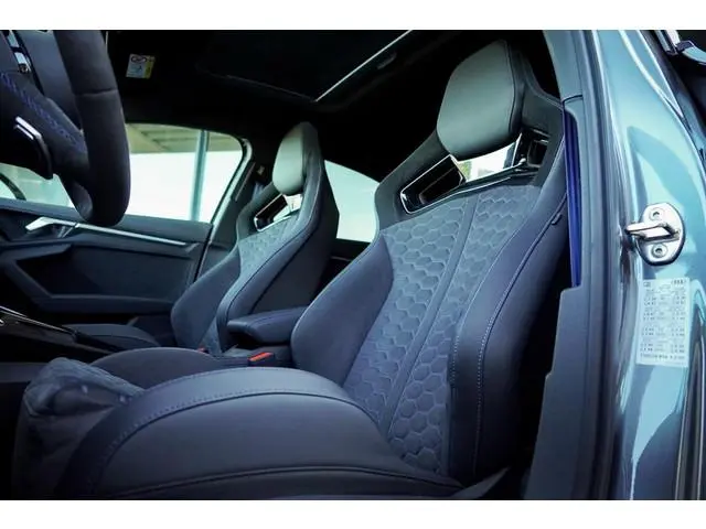 Audi A3 Limousine 2.5 TFSI RS 3 quattro / 1 van 300 / Keramisch / Pano / Kuipstoelen / B&O