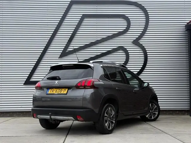 Peugeot 2008 1.2 PureTech Allure 2e Eigenaar|Pano|Trekhaak|Carplay|D-riem vv in 2024|Clima|Navi|PDC|...