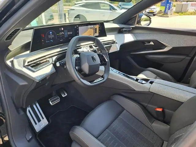 Peugeot e-3008