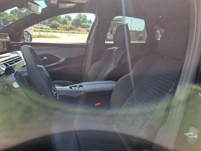Peugeot e-3008 GT Long Range 230 97 kWh | 360 Camera | Elektrische stoelen | Stoelverwarming | Draad...