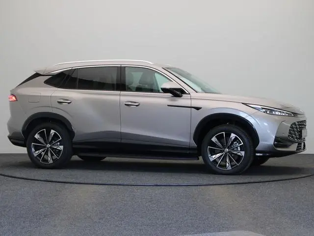 MG HS