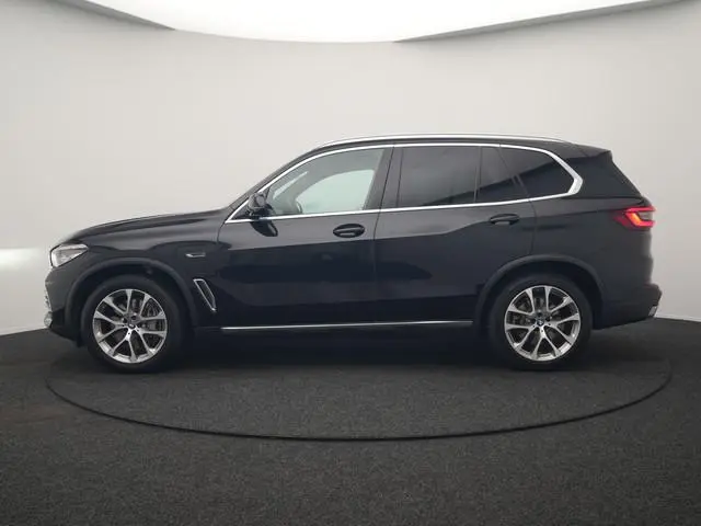 BMW X5 xDrive45e X Line PHEV 395pk Dealer O.H. | Luchtvering | Camera | Adaptief Onderstel | Lederen...