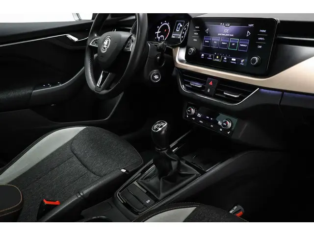 Skoda Scala 1.0 TSI First Edition | PANORAMADAK | DRAADLOZE LADER | STOELVERWARMING | 18"