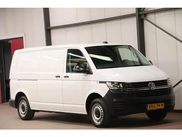 Volkswagen Transporter 2.0 TDI L2H1 LANG EURO 6 ACHTERUITRIJCAMERA Volkswagen Transporter 2.0 TDI L2...