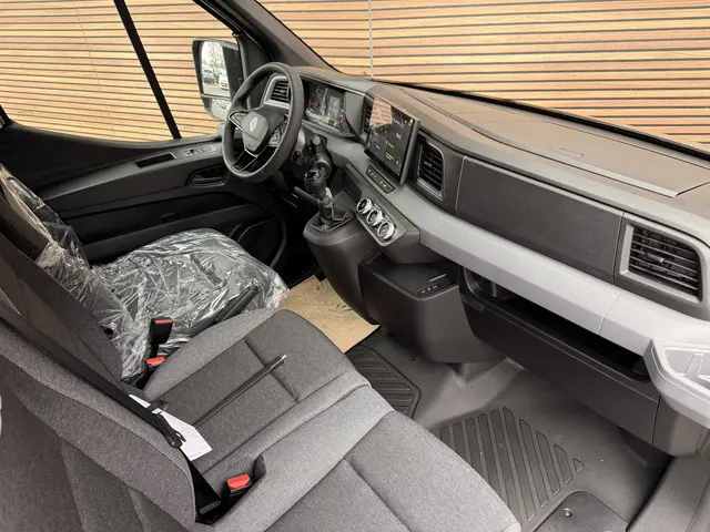 Renault Master T35 2.0 dCi 130 L2H2 Advance Trekhaak / Navi / Clima / Camera