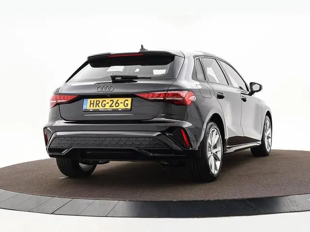 Audi A3 Sportback 40 TFSIe 204pk PHEV S-tronic S edition · Camera · P-Sensoren · Apple/Android Car P...