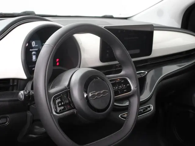 Fiat 500 Urban 42 kWh Airco Climate control 360 Camera Stoelverwarming Keyless Wireless CarPlay Dode...