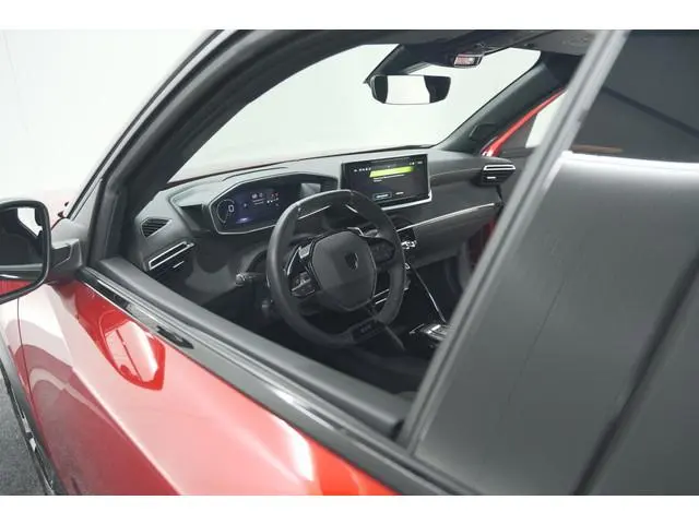 Peugeot 2008 PureTech 130 EAT8 GT | 360 Camera | Stoelmassage | Adaptieve Cruise Control | Dodehoekd...