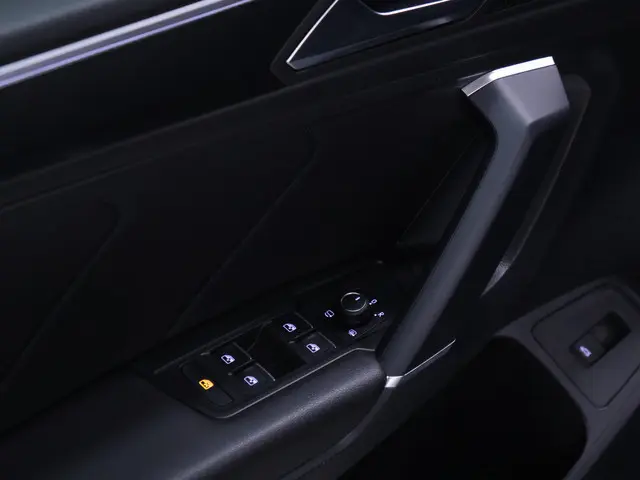 Volkswagen Tiguan Allspace 2.0 TSI 4Motion Highline Business R 7p. [CRUISE, TREKHAAK, SCHUIFKANTELDA...