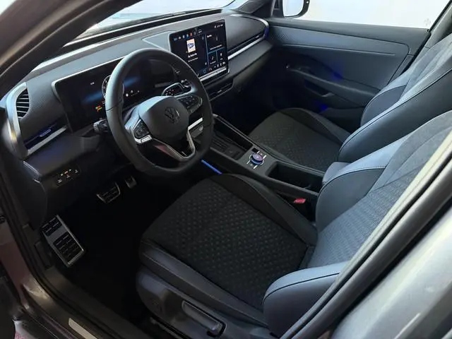Volkswagen T-Roc 1.5 eTsi 150PK R-LINE EDITION VW.TREKHAAK BLACK STYLE IQ LED/GRIL/LOGO STOEL/STUUR....