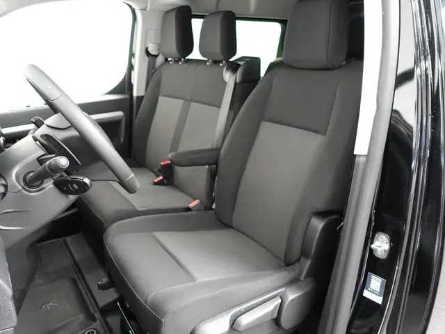 Peugeot Expert 2.0 180PK Long Premium Dubbele Cabine Automaat Airco Bluetooth Navigatie Apple Carpla...