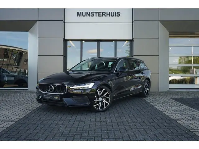 Volvo V60 2.0 T6 Twin Engine AWD Momentum Pro | Verwarmde voorstoelen |