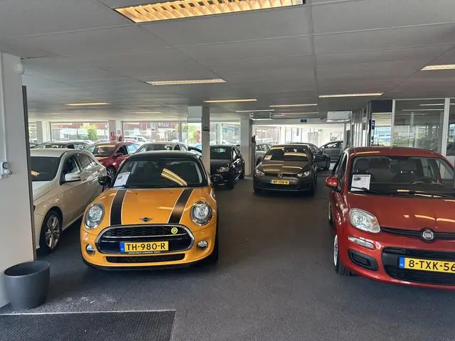 MINI Clubman 1.5 Cooper Pepper Serious Business Navigatie Airco/ecc keurige auto