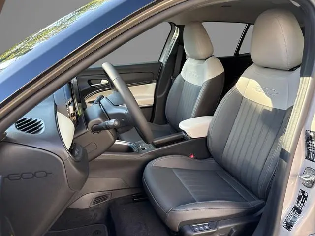 Fiat 600e La Prima 54 kWh | Pack Dolce Vita | Winter Pack | Apple carplay/Android Auto | Two Tone Da...
