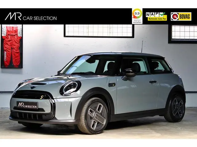 MINI Electric Classic 33 kWh | Apple Carplay | Parkeersensoren achter | NL auto | 1e eigenaar | BTW...