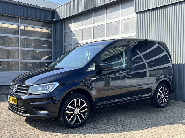 Volkswagen Caddy 2.0 TDI L1H1 C-Edition Airco Cruise controle Apple carplay Parkeersensoren achter S...