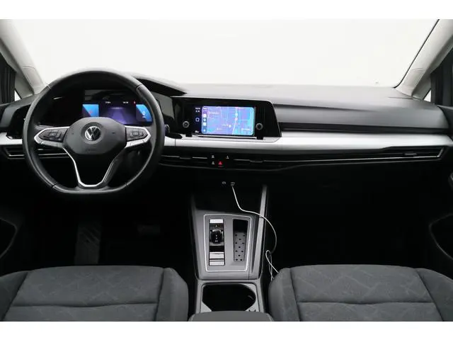 Volkswagen Golf 1.0 eTSI Life Virtual Cockpit, Sfeerverlichting, Climate, ACC, Apple Carplay, PDC, 1...