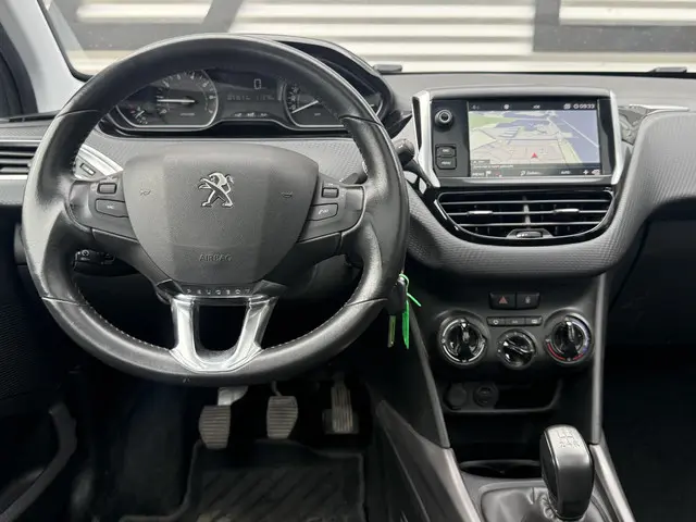 Peugeot 2008 1.2 PureTech Blue Lion 2e Eigenaar|Navi|Pano|Trekhaak|Airco|Cruise|PDC|Carplay|N.A.P|AP...