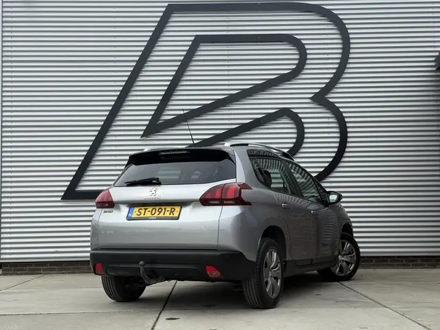 Peugeot 2008 1.2 PureTech Blue Lion 2e Eigenaar|Navi|Pano|Trekhaak|Airco|Cruise|PDC|Carplay|N.A.P|AP...