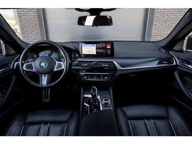 BMW 5-serie Touring 530e High Exe | HUD | PANO | Trekhaak