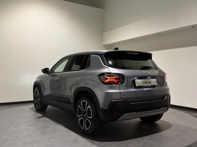 Jeep Avenger Altitude 54 kWh | Warmtepomp | Keyless | Stoelen verwarmd | LED