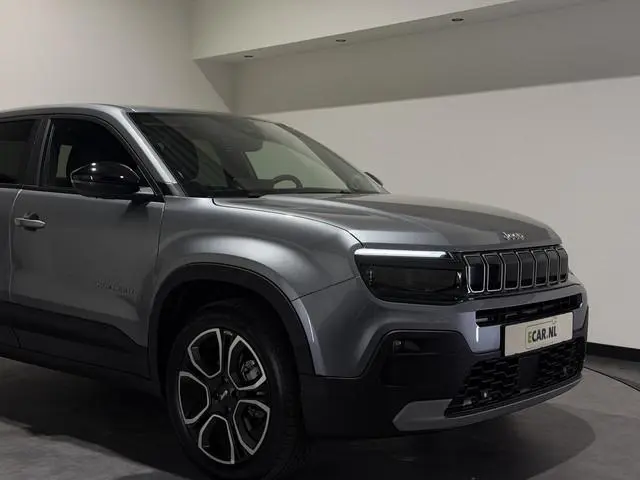 Jeep Avenger Altitude 54 kWh | Warmtepomp | Keyless | Stoelen verwarmd | LED