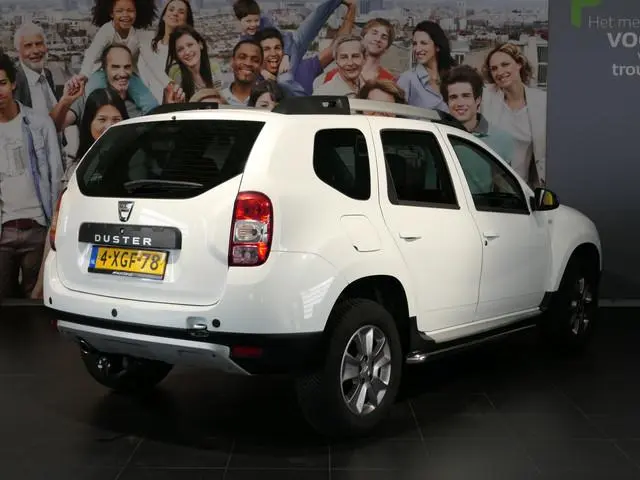 Dacia Duster 1.2 TCe 4x2 Prestige Trekhaak, All season, Bullbar, Sidebars, Sensoren, Cruise, Airco