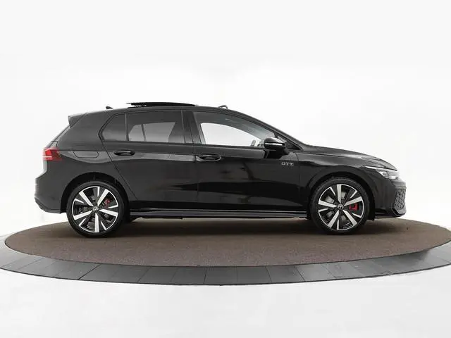 Volkswagen Golf 1.5 eHybrid 272pk DSG GTE · Panoramadak · Camera · Head-Up Display · Inklap. Trekhaa...