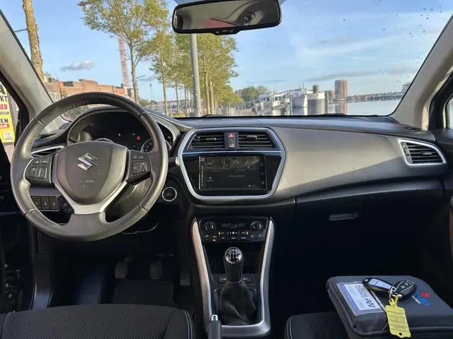 Suzuki S-Cross