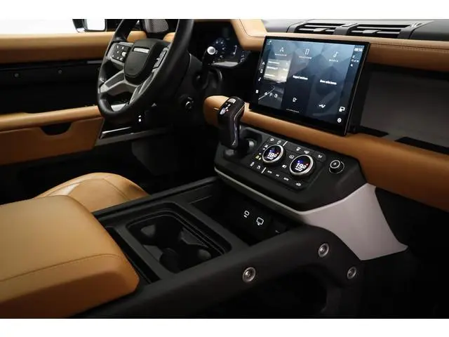 Land Rover Defender 130 3.0 P400 130 X-Dynamic HSE | 8 PERSOONS |  PANORAMADAK | STOELVENTILATIE | 3...