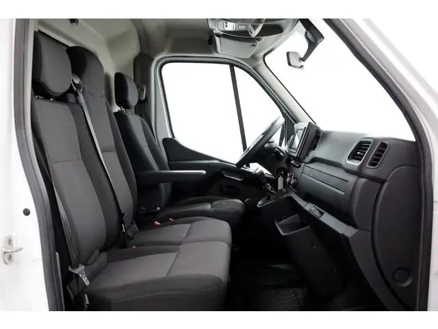 Renault Master T35 2.3 dCi 135pk L1H2 Comfort Airco/Camera/Carplay 01-2022