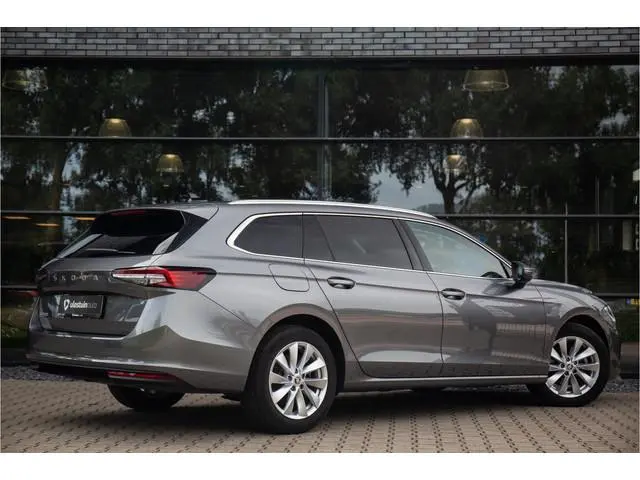 ŠKODA Superb Combi 1.5 TSI MHEV First Edition , Adaptive cruise, Massage, Stuur/stoelverwarming,