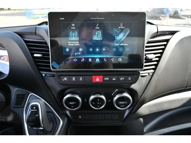 Iveco Daily 35S18 3.0 180 pk Hi-Matic Open laadbak ACC, Geveerde stoel, Apple Carplay/Android Auto