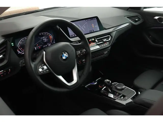 BMW 2-serie Gran Coupé 218i 136pk Aut. Business Edition Plus Camera Stoelverwarming Sportstoelen Nav...