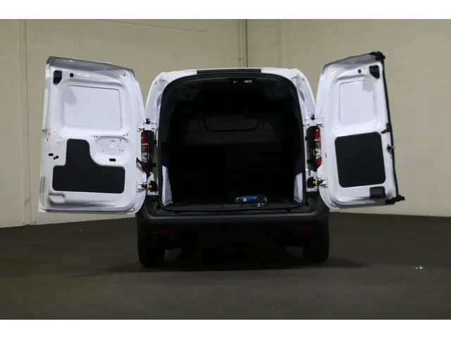 Ford E-Transit Courier