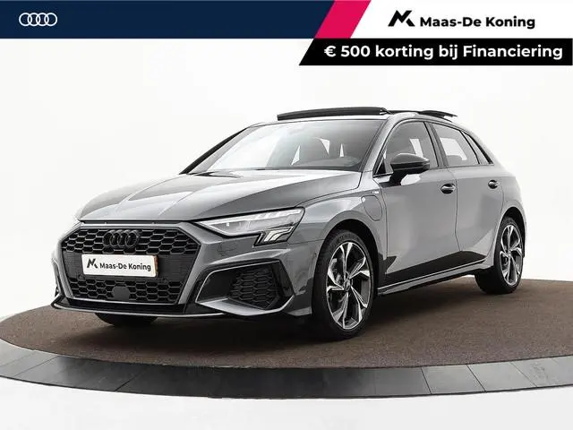 Audi A3 Sportback 40 TFSIe 204PK S-tronic S Line · Panoramadak · Camera · Apple/Android Car Play · N...